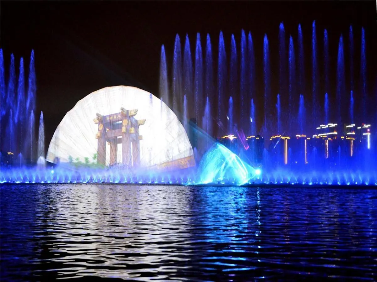7 Days Premium Hotel Kaifeng Songcheng Road Jingxi 2*,